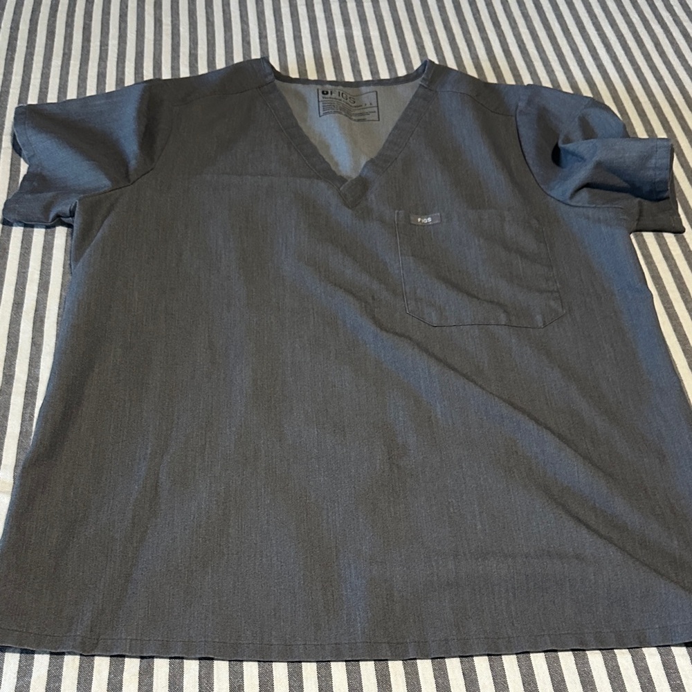 Figs women’s Gray V-Neck Scrub